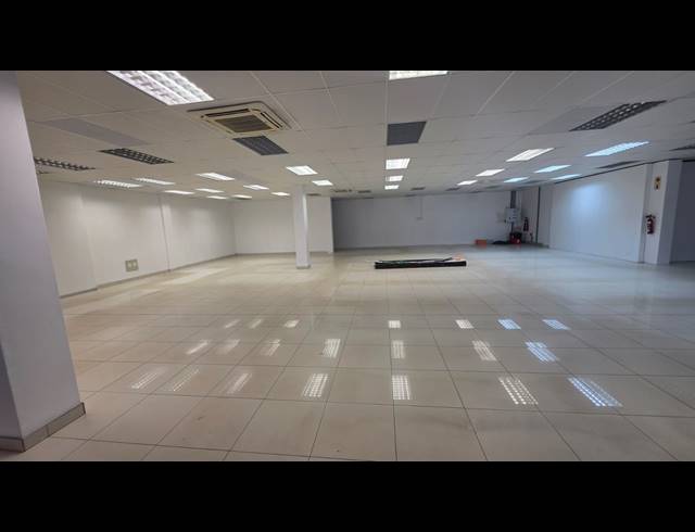 351M² RETAIL TO LET IN FAIRVIEW